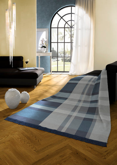 Oversized check Blue Throw