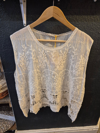SLEEVELESS EMBROIDERED FLORAL TOP BEIGE