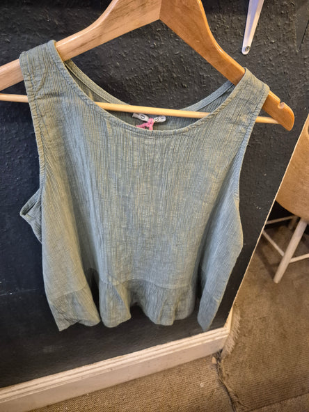 CRINKLE SLEEVELESS BUTTON VEST TOP - KHAKI
