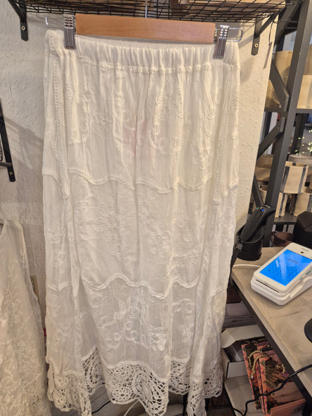 EMBROIDERED LACE MIDI SKIRT WHITE