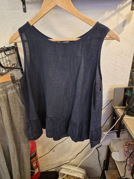 CRINKLE SLEEVELESS BUTTON VEST TOP - NAVY