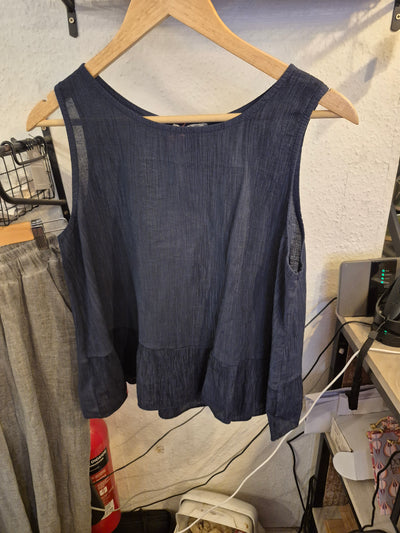 CRINKLE SLEEVELESS BUTTON VEST TOP - NAVY