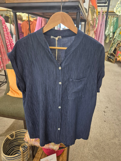 CRINKLE GRANDDAD COLLAR SHORT SLEEVE SHIRT NAVY