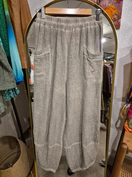 WASHED LINEN FRONT POCKET BARREL LEG TROUSER - BROWN