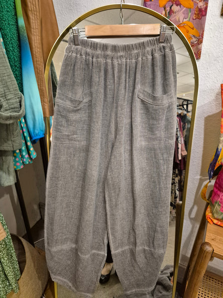 WASHED LINEN FRONT POCKET BARREL LEG TROUSER - MOCHA