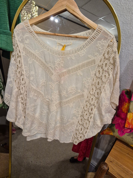 COTTON R-NECK EMBROIDERED TOP CREAM