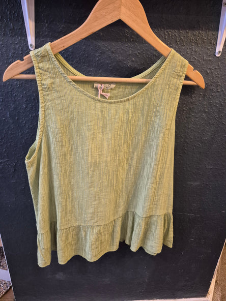 CRINKLE SLEEVELESS BUTTON VEST TOP PISTACHIO
