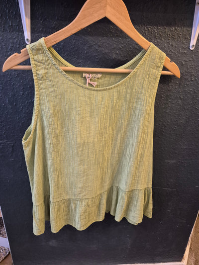 CRINKLE SLEEVELESS BUTTON VEST TOP PISTACHIO